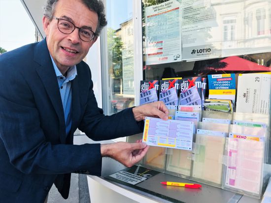 Lotto-Geschäftsführer Georg Wacker bei einer Visite der Annahmestelle am Kiosk am Leopoldsplatz in Baden-Baden.