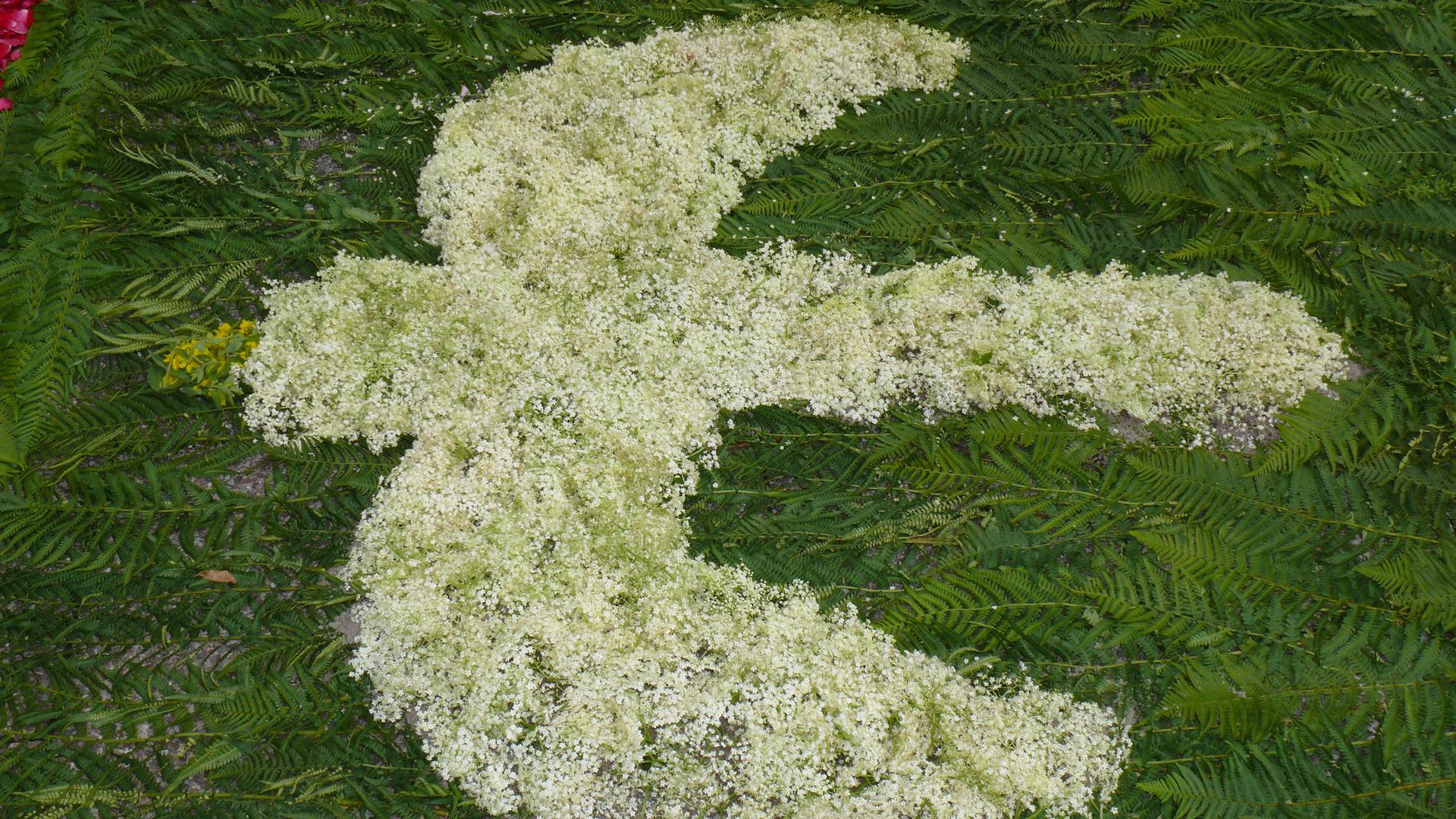 Heilig-Geist-Gemeinde Geroldsau feiert Fronleichnam mit Blumenteppich