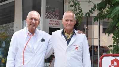 Dr. Jürgen Scheumann (links) und Axel Scheumann stehen für Beständigkeit. Am Sonntag werden sie 75 Jahre alt.