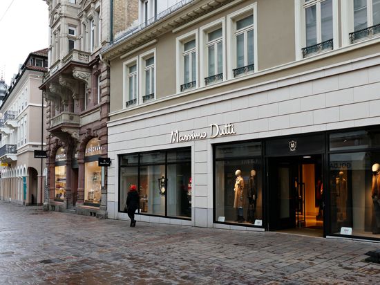 Die Filiale des Modelabels Massimo Dutti in der Fußgängerzone wird geschlossen, die Hintergründe sind etwas rätselhaft