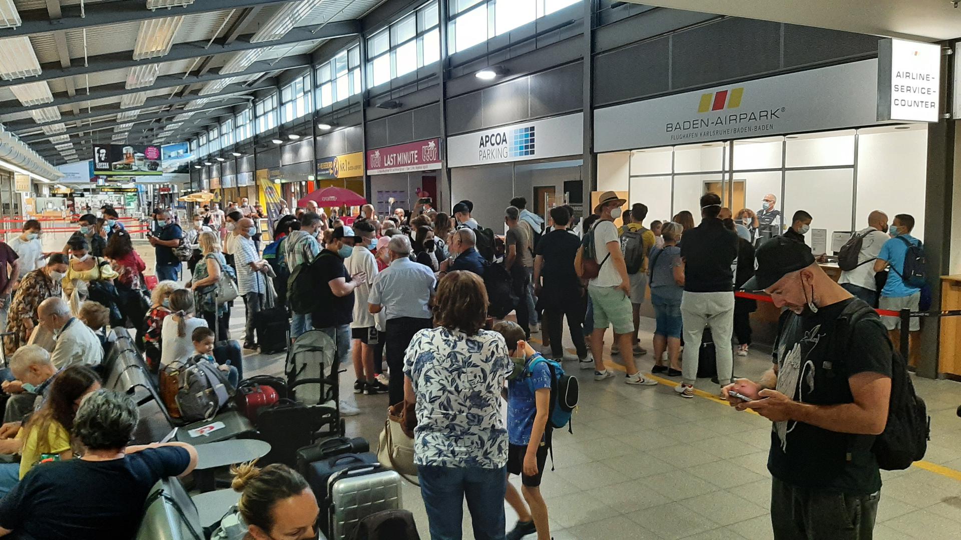 Menschen am Baden-Airport