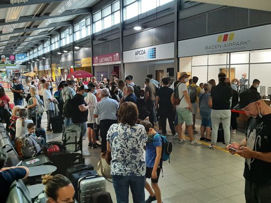 Menschen am Baden-Airport