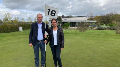 Vorfreude aufs Charity-Event: Die neue Golfclub-Gastronomin Carmelina Lo Monaco und Vizepräsident Jörg Buchholz engagieren sich für die BT-Aktion.