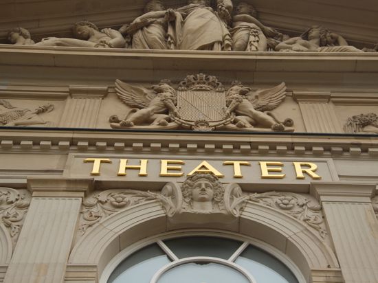 Erlebnis im altehrwürdigen Haus am Goetheplatz: Die Menschen sollen wieder für den Theaterbesuch begeistert werden. 