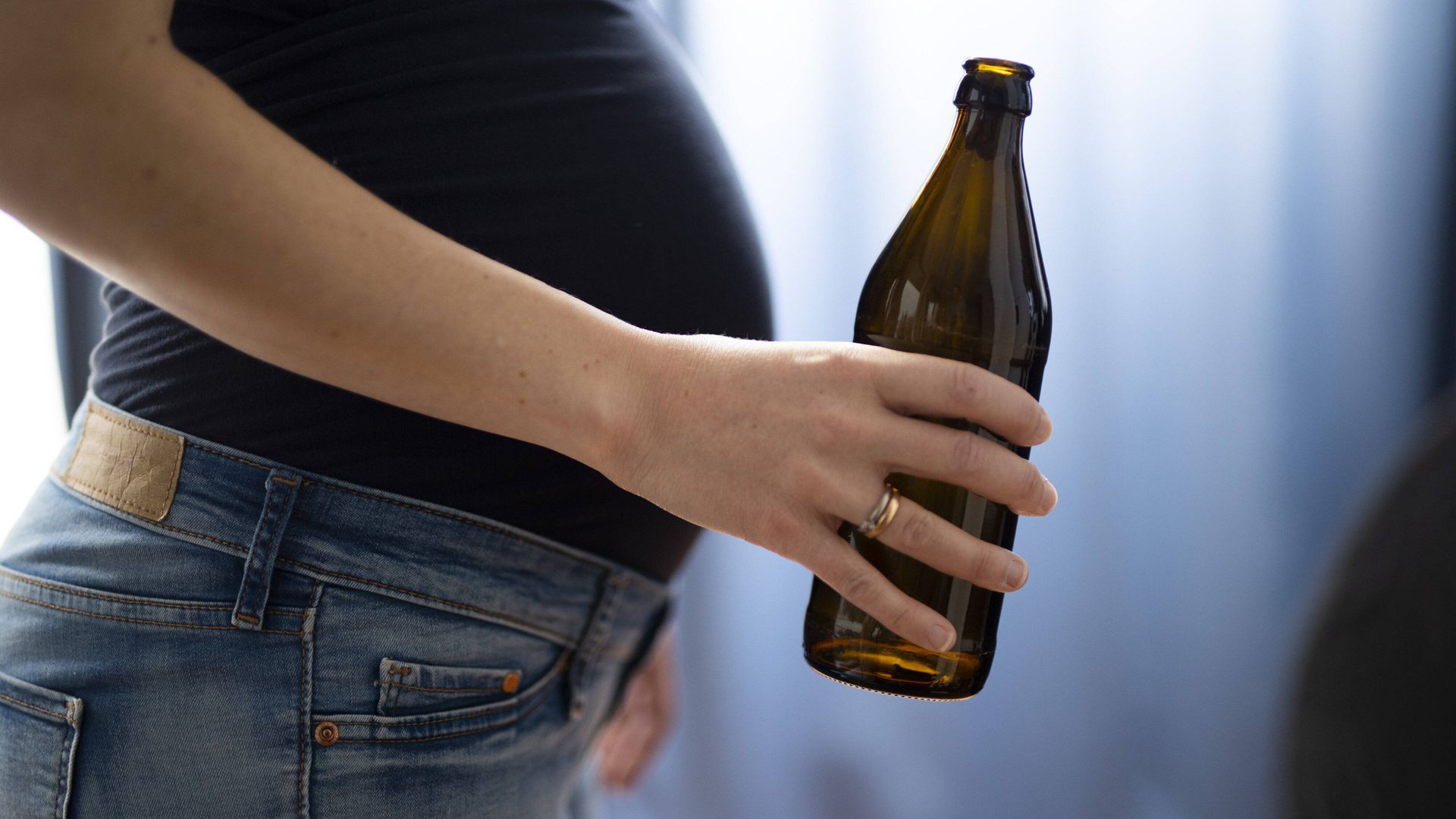 Thema: Alkohol in der Schwangerschaft Bonn Deutschland *** Topic Alcohol during pregnancy Bonn Germany Copyright: xUtexGrabowsky/photothek.netx 