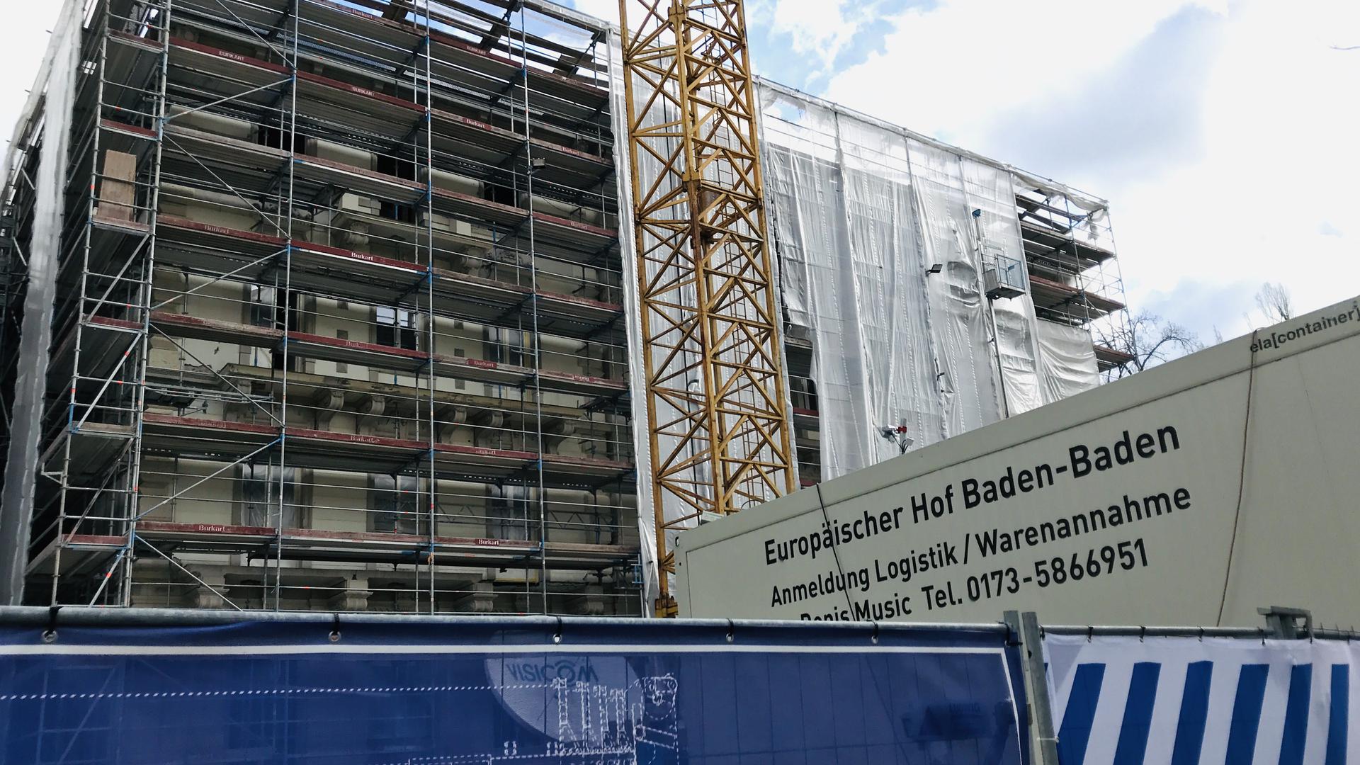 Eingestellt wurden die Arbeiten auf der Baustelle des Europäischen Hofs.