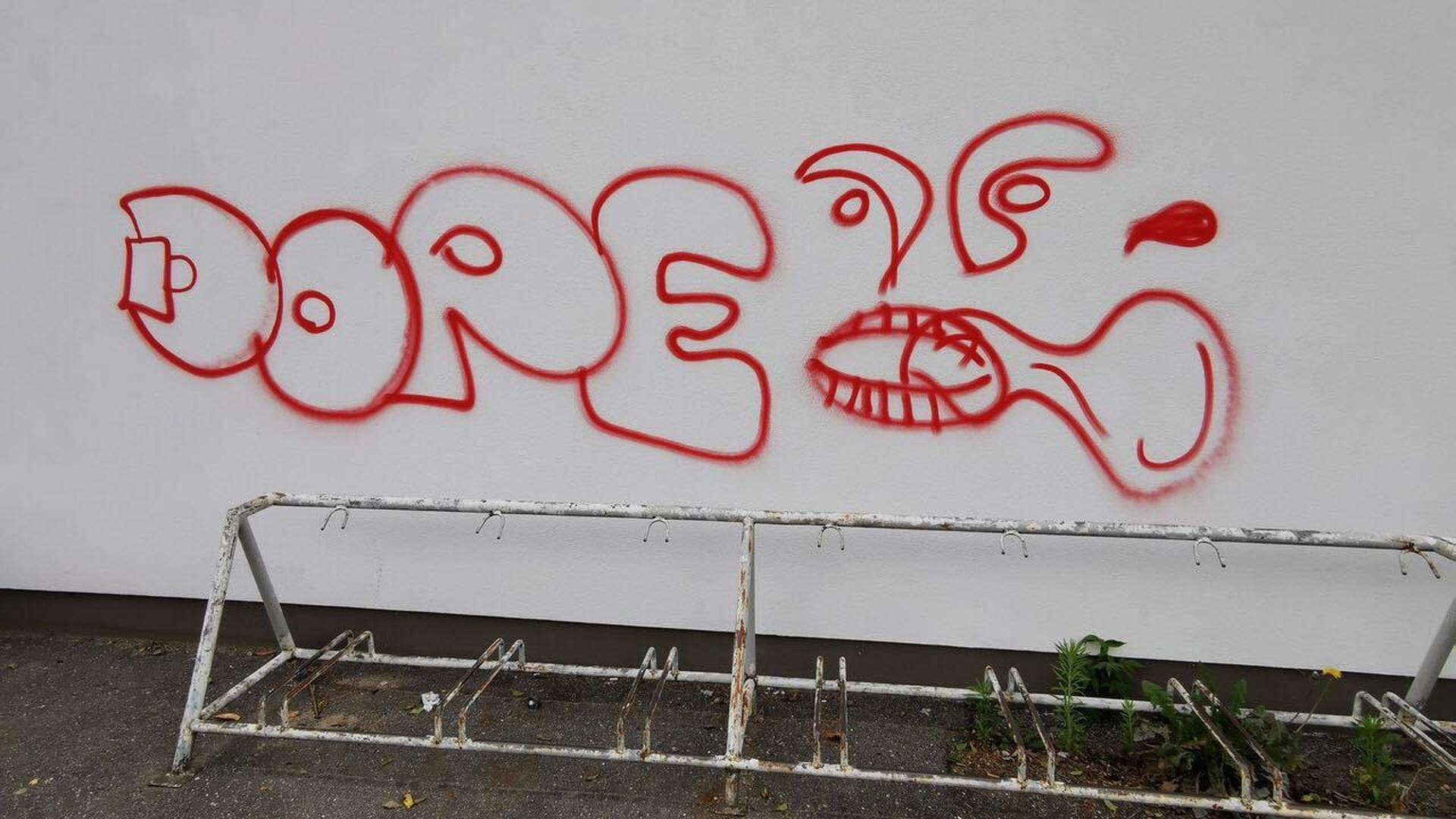 Graffiti mit der Aufschrift Dope