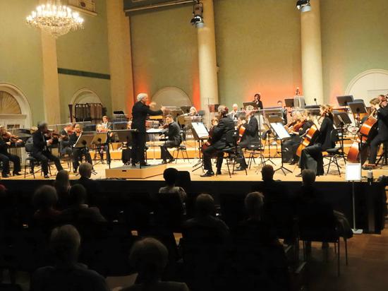 Foto von einer der Soirees philharmoniques mit Pavel Baleff am Dirigentenpult
