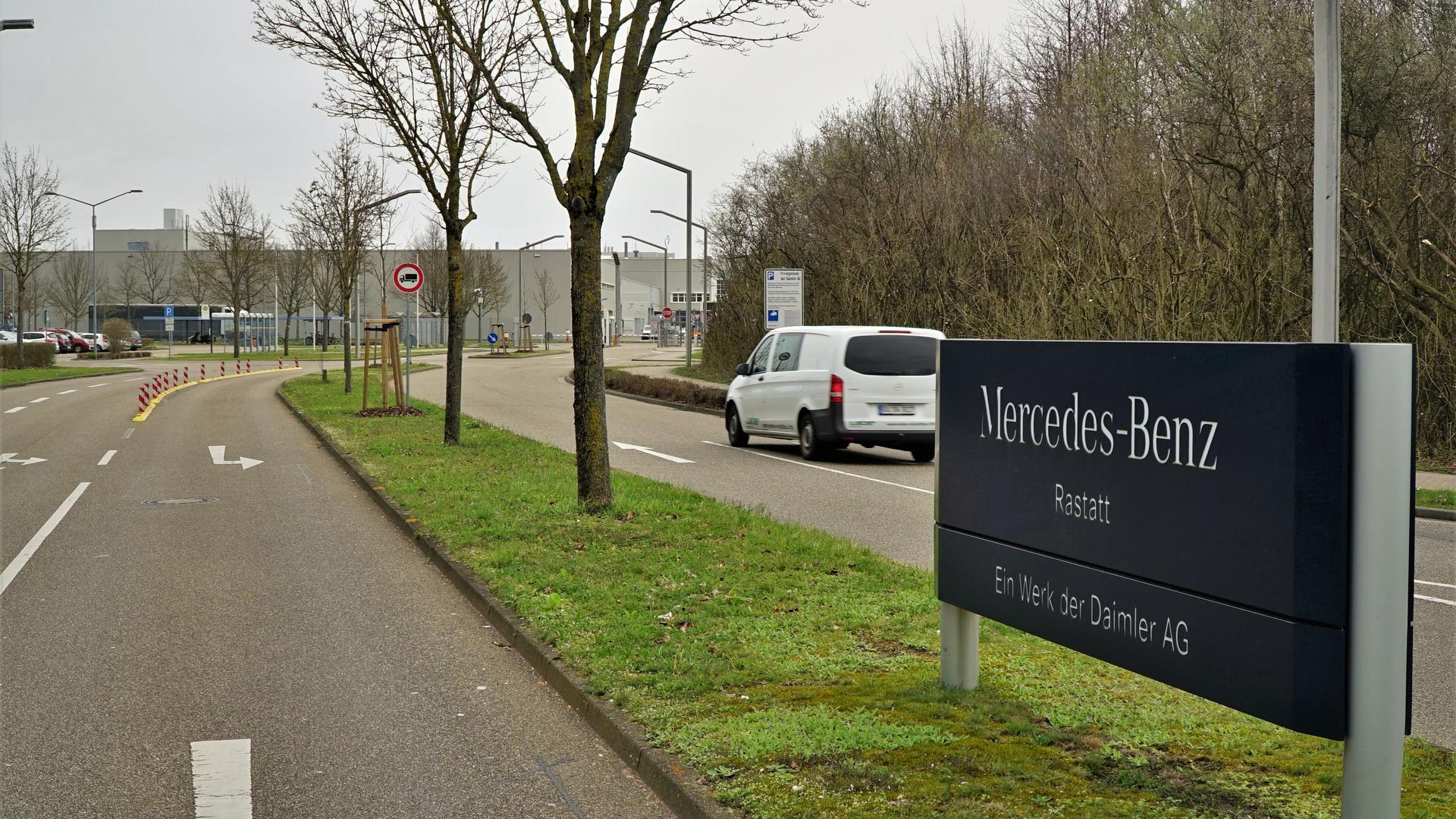 Im Rastatter Mercedes-Benz-Werk sollen trotz der Warnung des Robert-Koch-Instituts auch am Donnerstag die im Elsass lebenden Mitarbeiter eingesetzt worden sein.