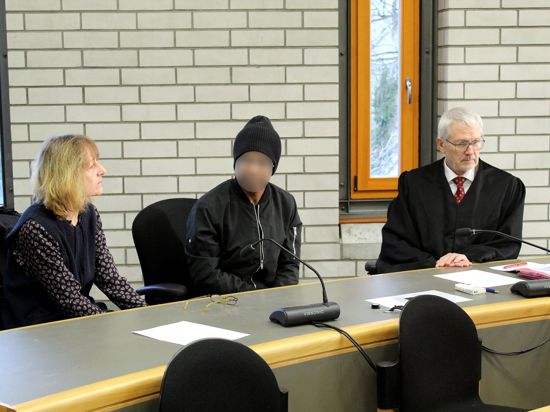 Für sechs Jahre ins Gefängnis schickte das Landgericht Baden-Baden jetzt einen 38-jährigen Gambier, der im April 2022 in einer Baden-Badener Flüchtlingsunterkunft eine Frau vergewaltigt und verletzt sowie Drogenhandel betrieben hat.