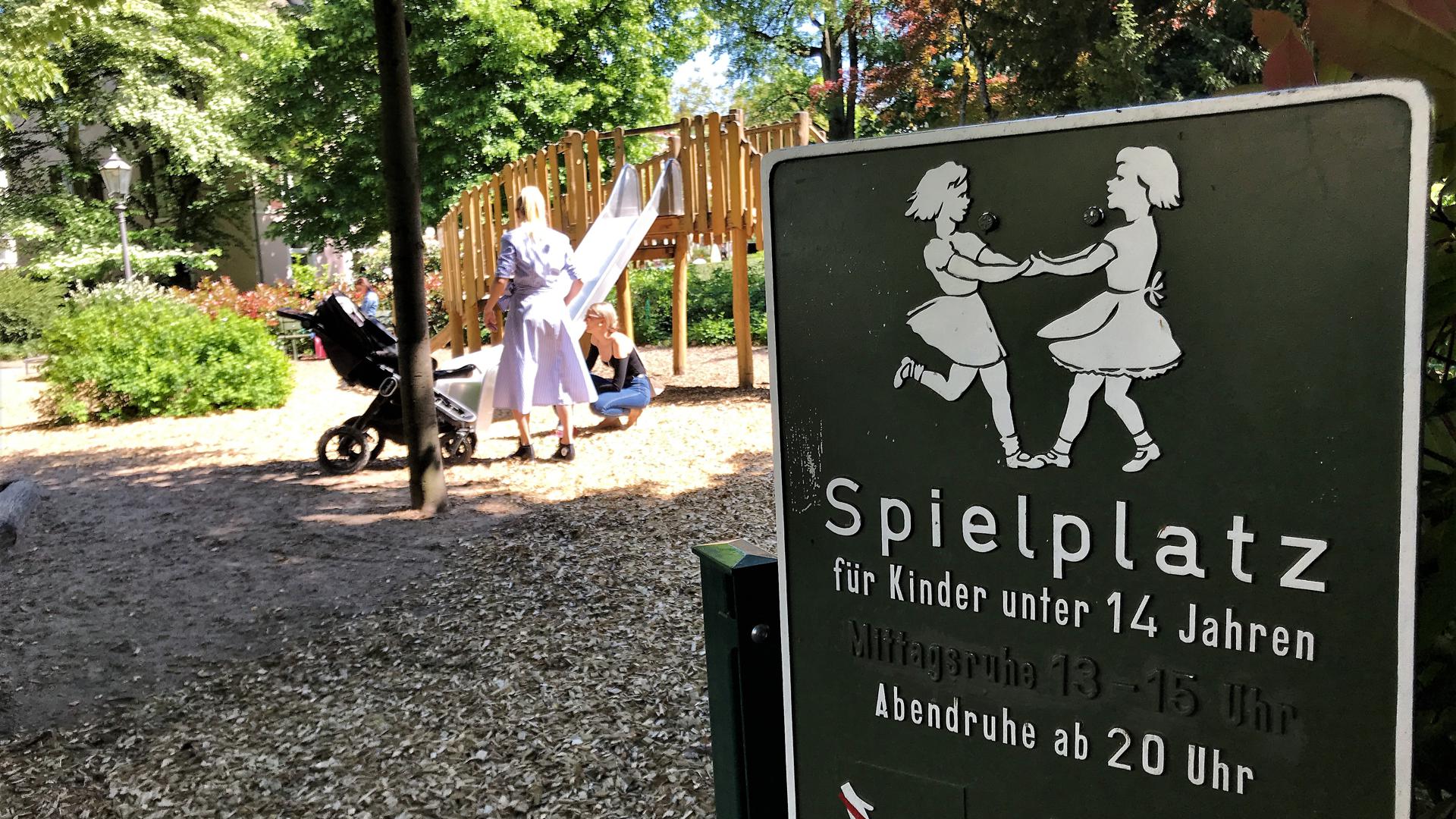 Die Sperrungen sind aufgehoben: Alle Baden-Badener Spielplätze in der Stadt und im Wald sind wieder geöffnet. Das Rathaus appelliert an die Eltern, auch dort die Abstandsregeln einzuhalten.