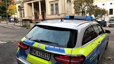 Mehr Präsenz: Die Polizei hat nach dem antisemitischen Terroranschlag in Halle einen Streifenwagen vor der Baden-Badener Synagoge postiert. Die Israelitische Kultusgemeinde feiert dort ab Sonntag das traditionelle Laubhüttenfest.
