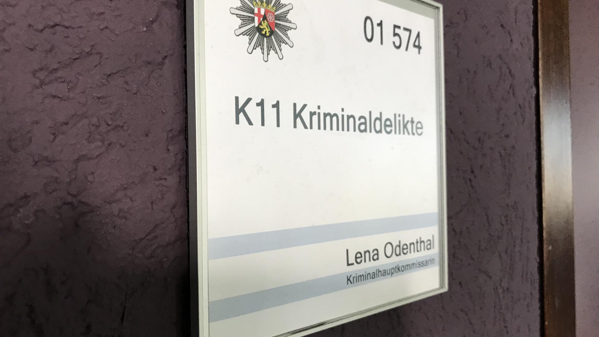 Das Schild vorm Büro von Lena Odenthal.