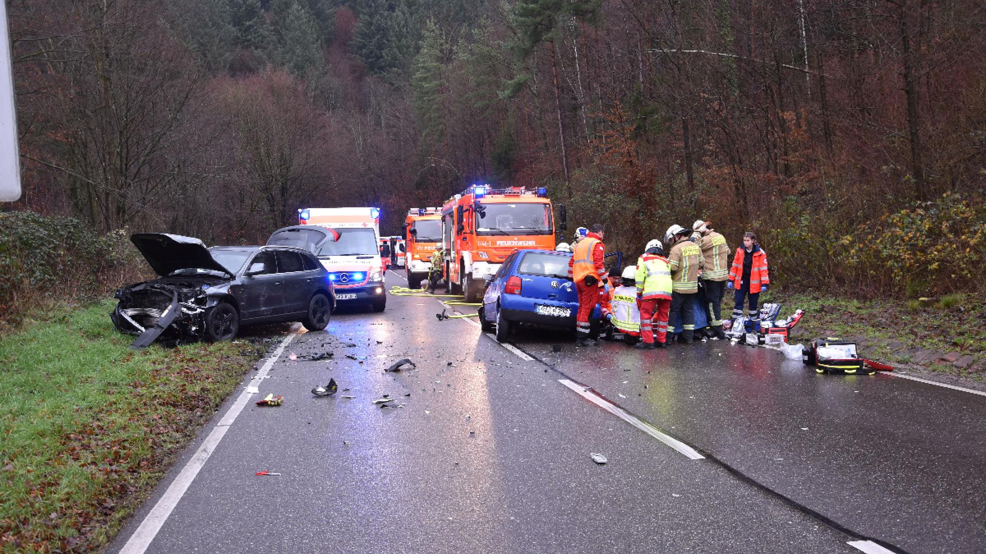 Auf der Schlossbergtangente in Baden-Baden sind am Freitagnachmittag zwei Autos aus bislang ungeklärter Ursache kollidiert.
