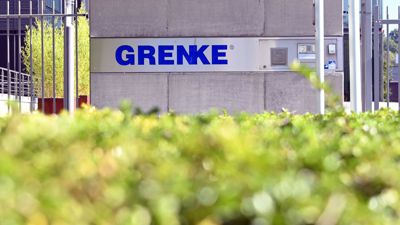 Der Schriftzug des Finanzdienstleisters Grenke AG steht an der Zentrale der Aktiengesellschaft.