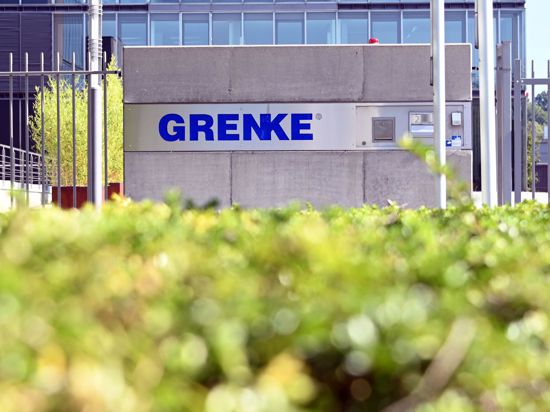 Der Schriftzug des Finanzdienstleisters Grenke AG steht an der Zentrale der Aktiengesellschaft.