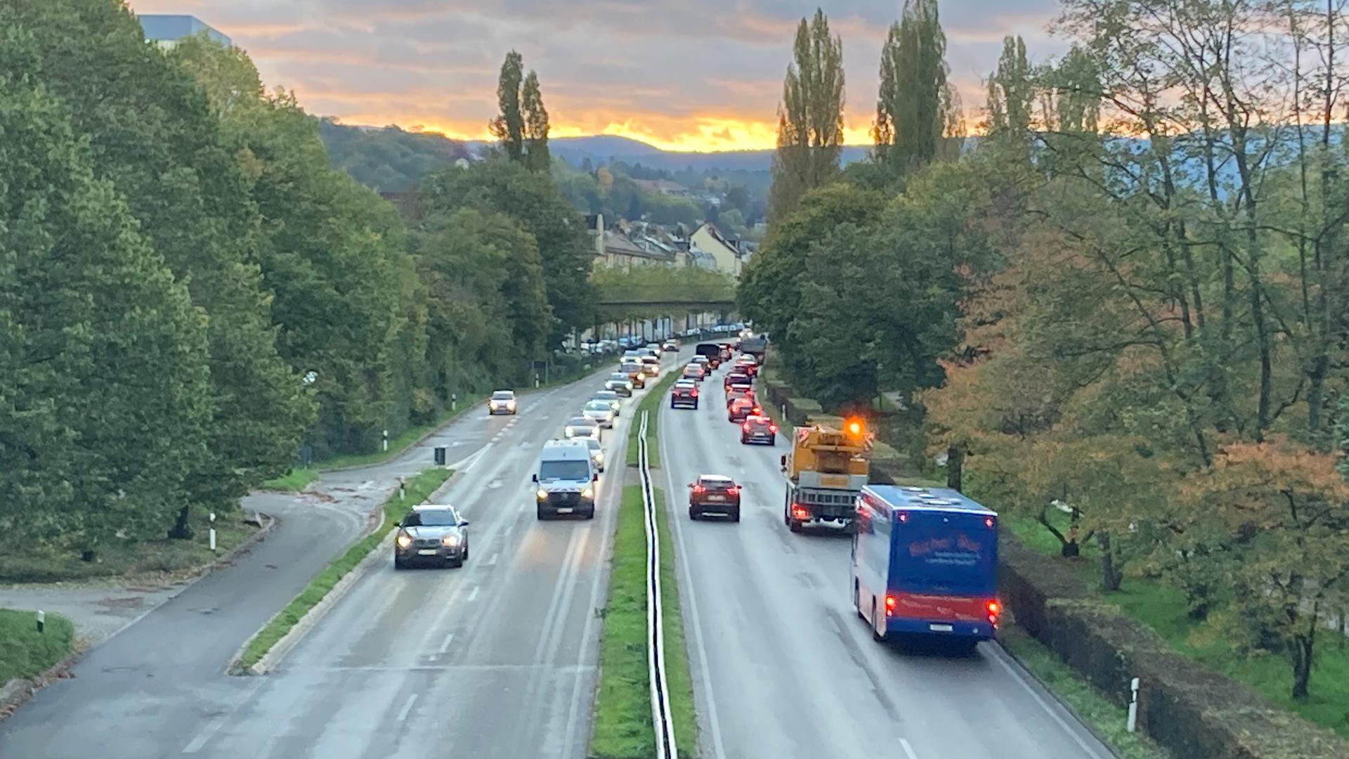 Stau im Berufsverkehr: Nicht nur auf dem Zubringer im morgendlichen Berufsverkehr stockt es häufig in Baden-Baden. Einen Klimamobilitätsplan halten die meisten Stadträte dennoch für überflüssig.