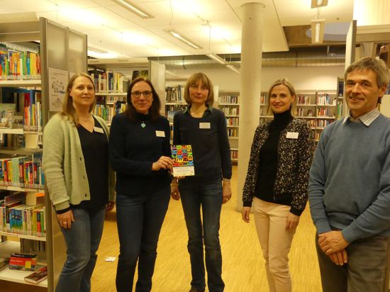 Goerell Rautzenberg (v.l.), Ilka Hamer, Petra Grobecker, Sylvia Meermann und Stefan Klövekorn gehören zu den Mitarbeitern der Stadtbibliothek