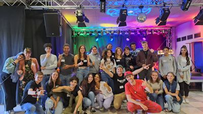 Gemeinsam gerappt: Mit dem Ende des Zwei-Herzen-Projekts für Jugendliche mit Migrationsgeschichte startete in Bühl die interkulturelle Woche. Dabei führten die Leadsänger von Zweierpasch die Jugendlichen hin zu einem Rap-Song.