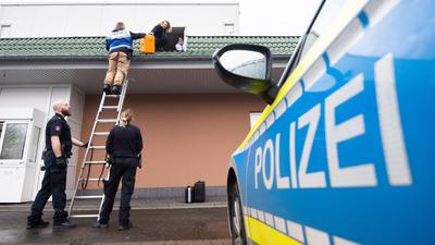 Spurensicherung nach einem Einbruch: Die Zahl der Wohnungseinbrüche ist im Bereich des Polizeireviers Bühl weiter zurückgegangen. Das geht aus der jetzt vorgelegten Kriminalstatistik hervor. 