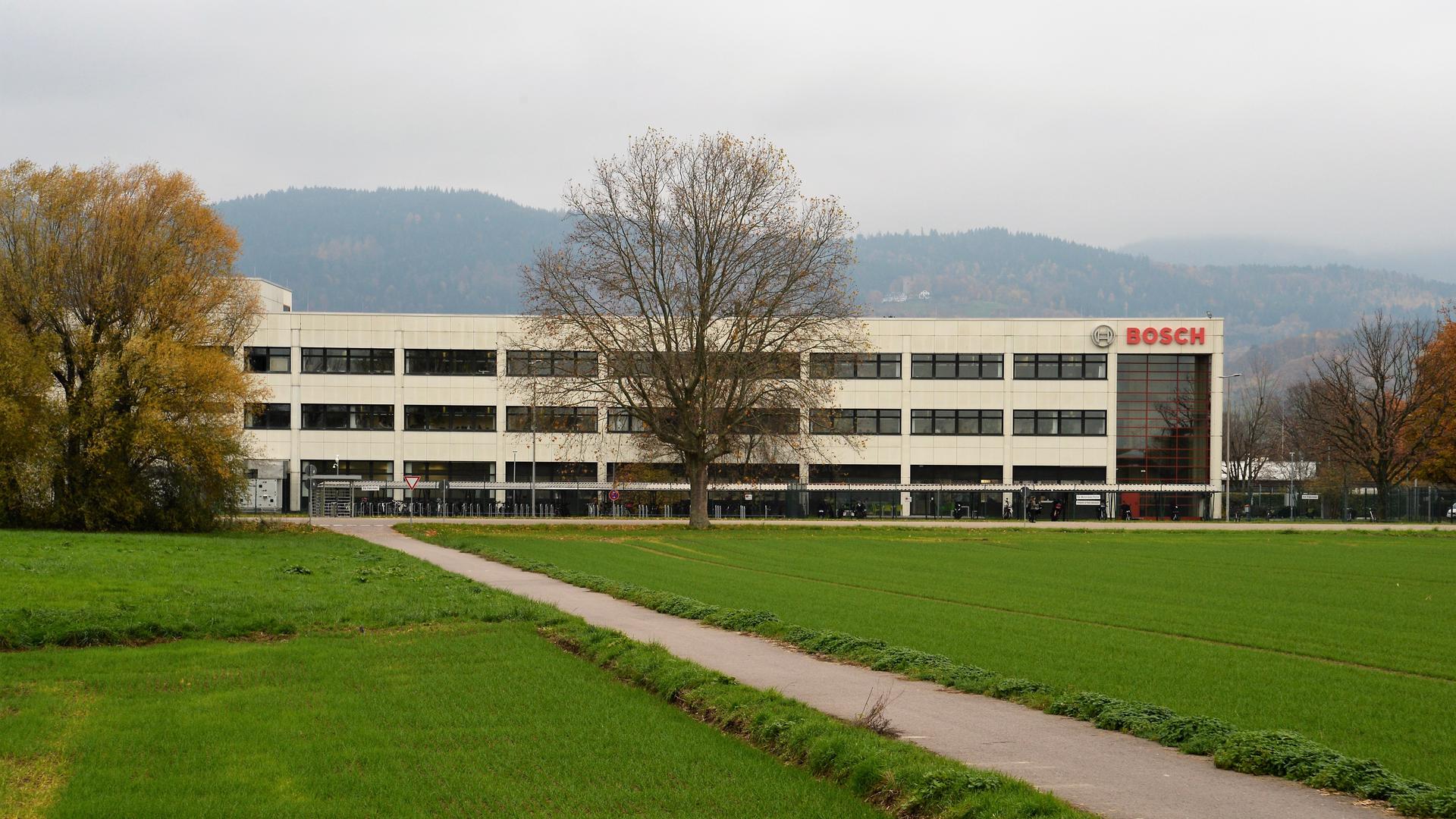 Blick auf das Gebäude von Bosch in Bühl. Das Unternehmen verlagert Stellen nach Osteuropa. 