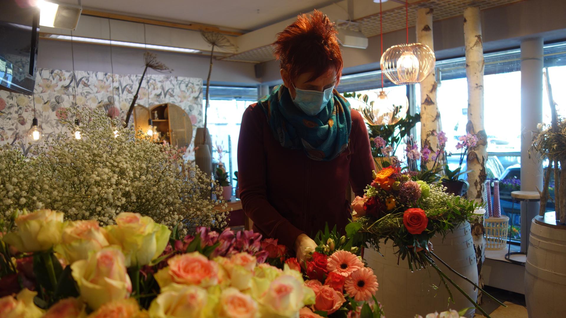 Bunte Auswahl: Endlich können die Floristen wieder aus dem Vollen schöpfen und ihre Kunden wieder direkt im Blumenladen bedienen. 