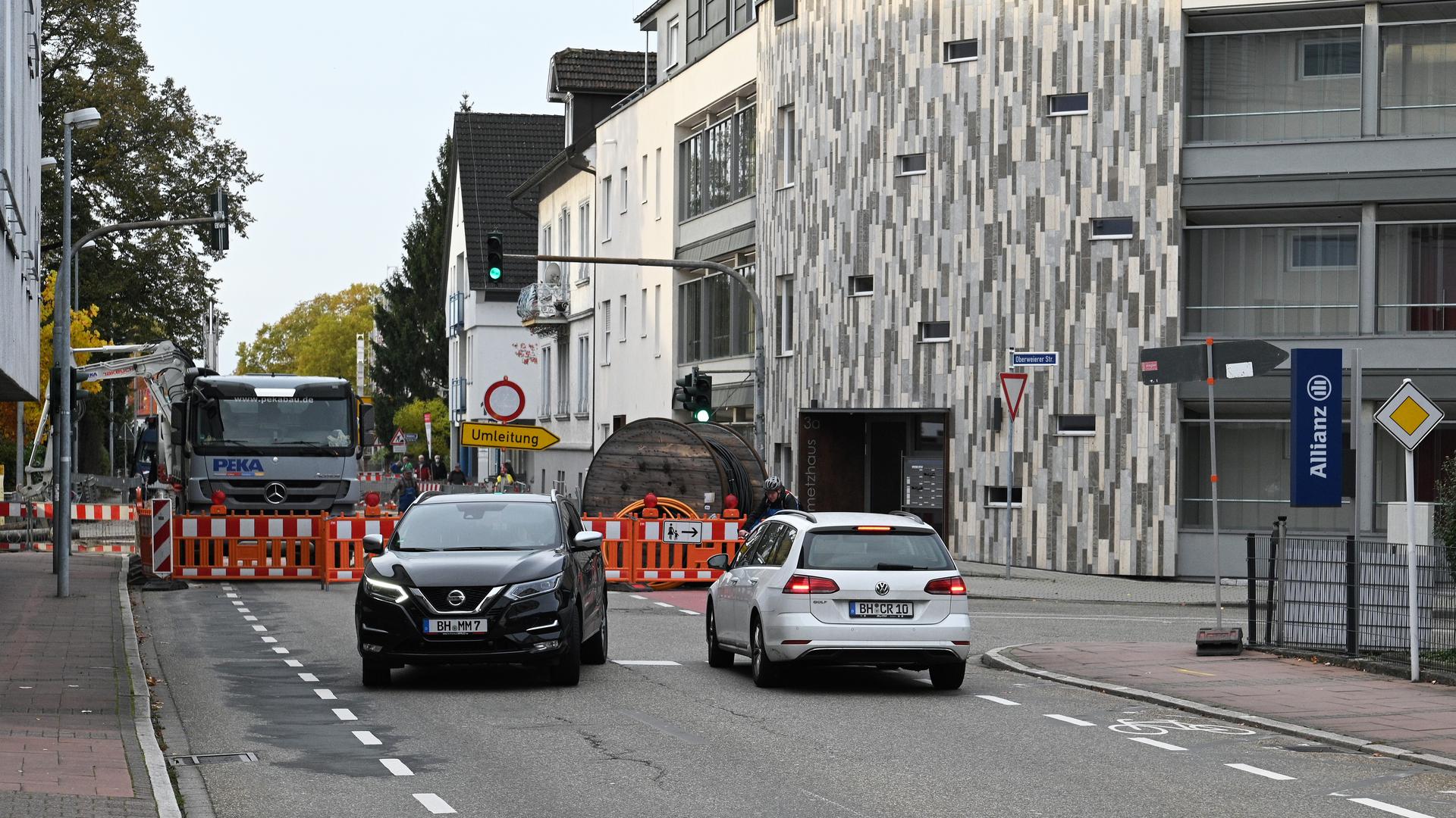 Umleitung: Die südliche Hauptstraße in Bühl ist komplett gesperrt. Der Verkehr fließt jetzt über die Oberweierer Straße und am Windeck-Gymnasium vorbei. 