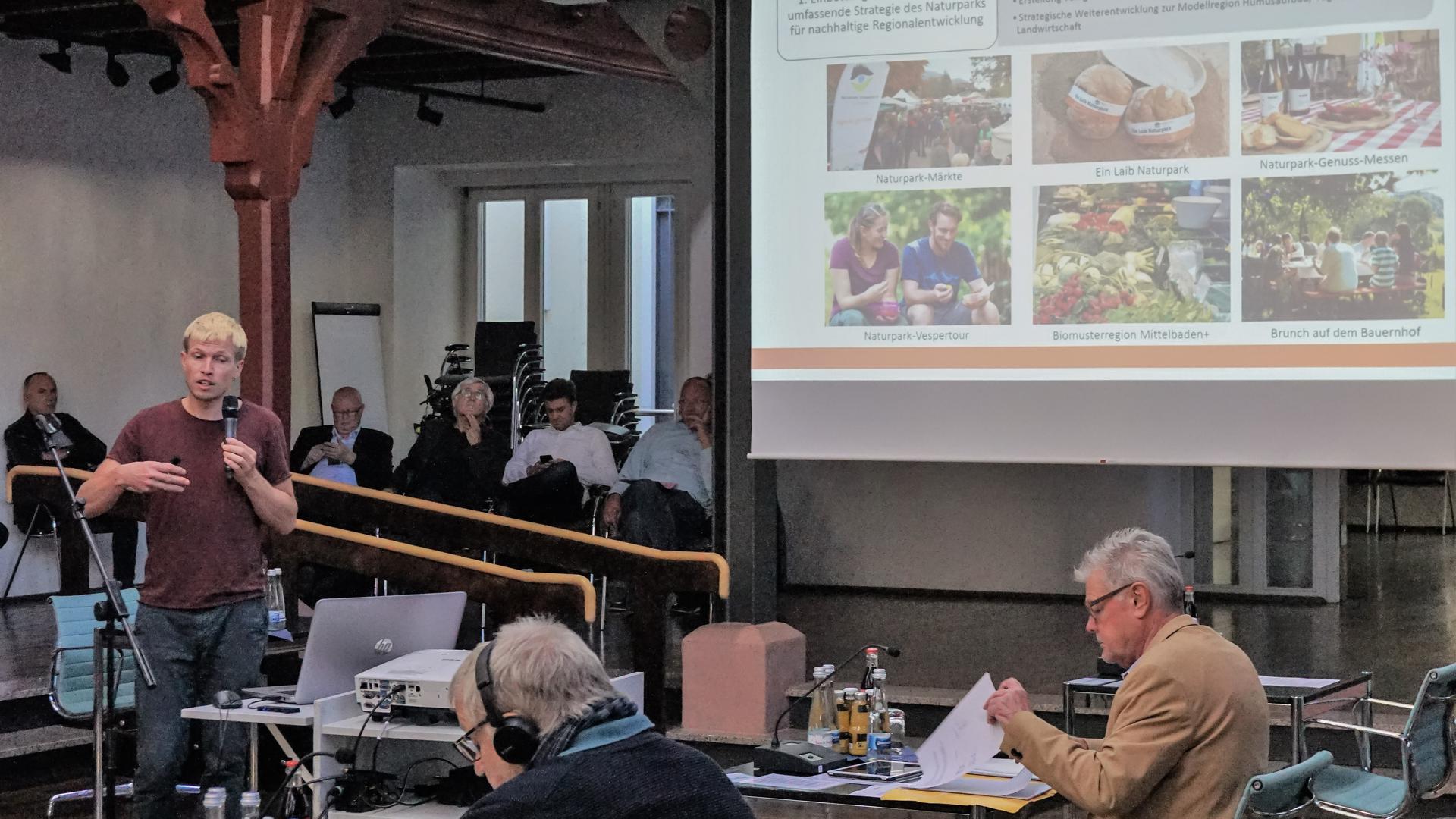 Begeisternd: Die Bühler Stadträte fanden den Vortrag von Florian Schmid zum Thema Humus im Friedrichsbau großartig. Die Kommune unterstützt das Projekt das Naturparks Schwarzwald Mitte/Nord. 