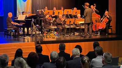 Die Matinee wurde durch das Bühler Salonorchester der Städtischen Schule für Musik und darstellende Kunst Bühl unter der Leitung von Bernhard Löffler umrahmt.