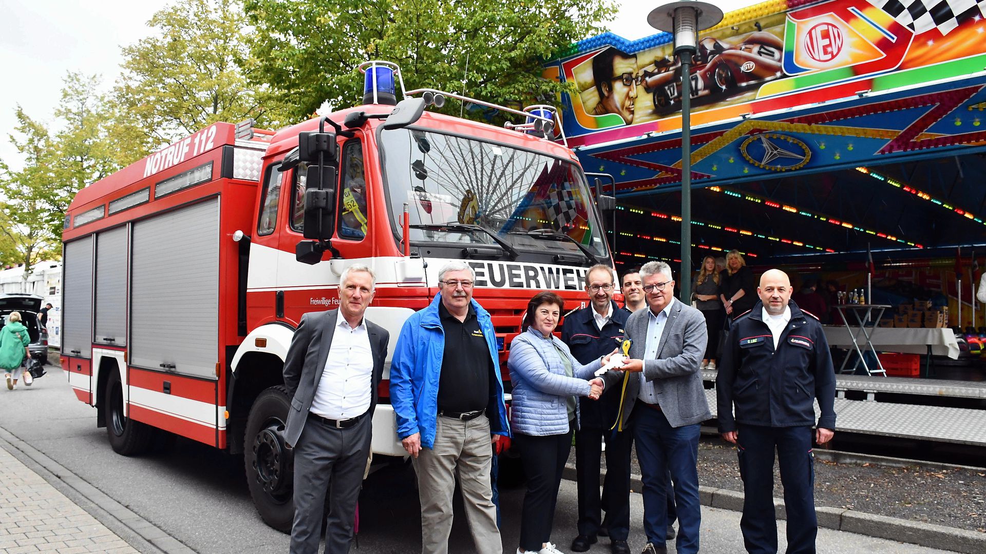 Geschenk für Freunde: Bei einem Frühstück zum Zwetschgenfest in Bühl wurde das Feuerwehrauto für Kalarasch in der Republik Moldawien übergeben.