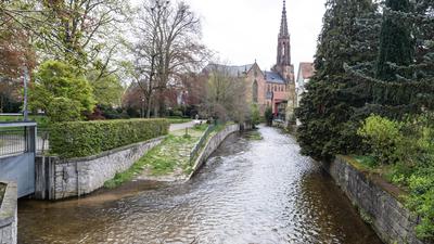 Stadtgarten mit Pfarrkirche Bühl