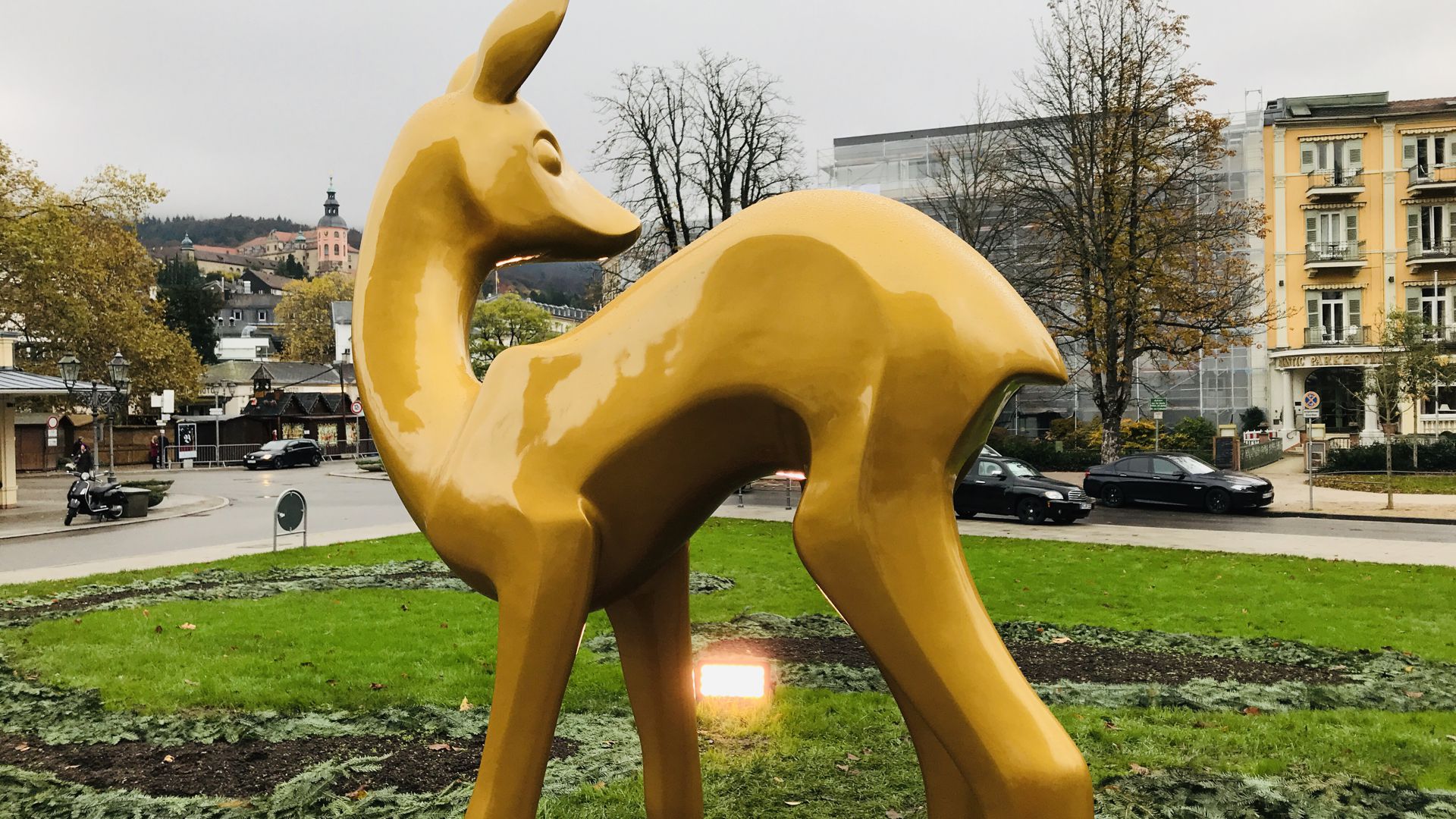 Werden am Montag, 25. November, wieder abgeholt: die acht Bambi-Figuren im Stadtgebiet von Baden-Baden.