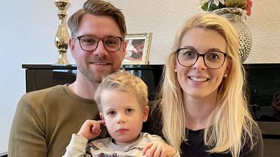 Syngap1-Syndrom Oskar und seine Eltern Katharina und Benjamin Boschert (Lichtenau-Muckenschopf)