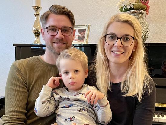 Syngap1-Syndrom Oskar und seine Eltern Katharina und Benjamin Boschert (Lichtenau-Muckenschopf)