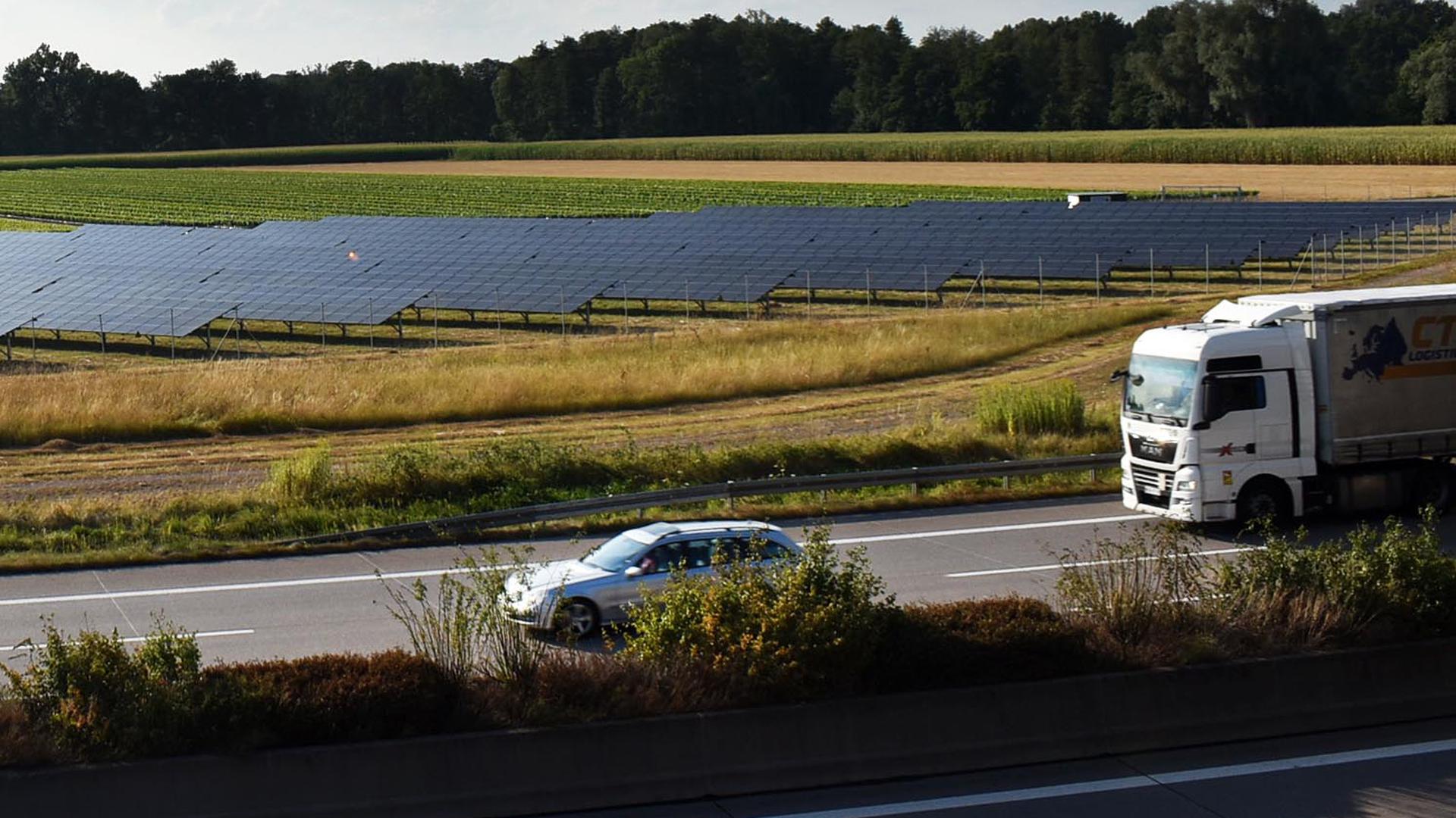 Politische Signale aus Berlin: Ob bei Unzhurst eine zweite PV-Anlage an der A5 errichtet werden kann, soll sich kommende Woche entscheiden. Im Bild der 2021 errichtete Solarpark Eichelgarten.