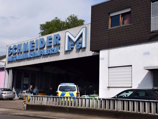 Im Rahmen einer Drogenrazzia hat die Polizei am Dienstag eine Autowerkstatt in den ehemaligen Räumen einer Fabrik in Sinzheim durchsucht.