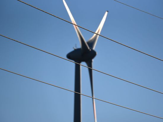 ARCHIV - Ein Problem in Deutschland seien die Genehmigungen für den Transport von Windkraftanlagen. Foto: Frank Hormann/dpa