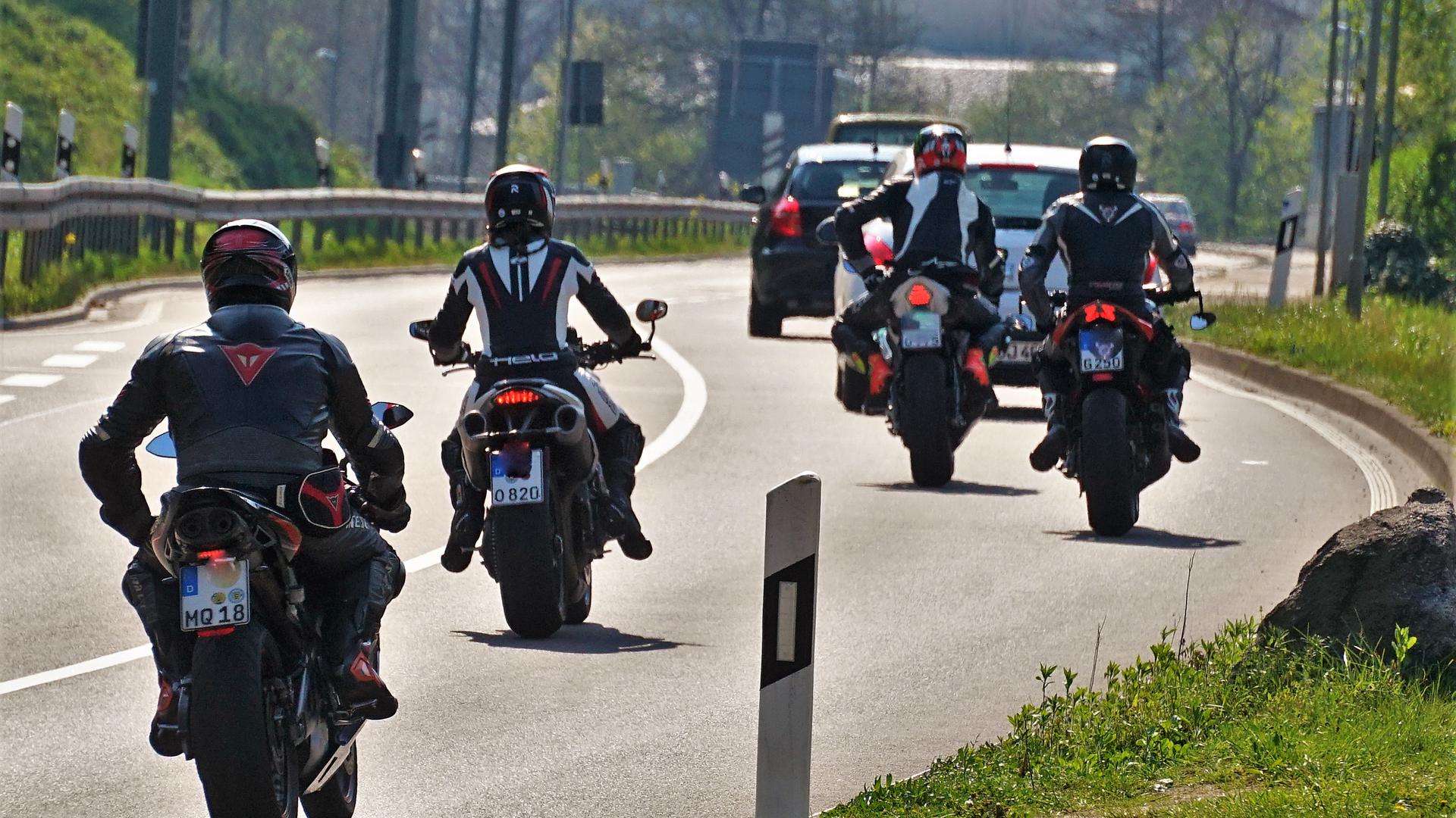 RÜCKSICHTNAHME: Der Gaggenauer Arbeitskreis Natur und Umwelt appelliert an Motorradfahrer, in bewohnten Gebieten zurückhaltend zu fahren.