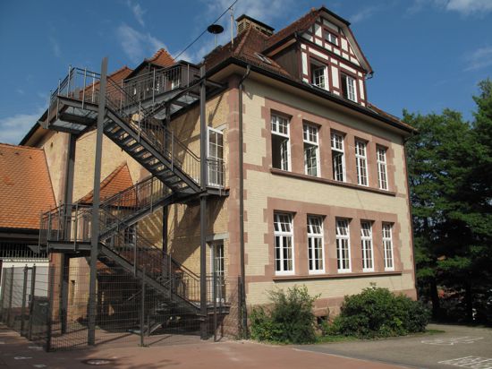 Loffenauer Schule
Ostfassade
Fluchttreppe
Fensteraustausch
