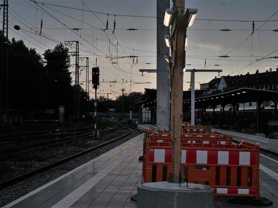 Bahnsteig Rastatt nachts