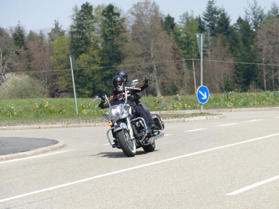 Motorräder an der Abzweigung nach Freiolsheim (zwischen Michelbach und Moosbronn)
