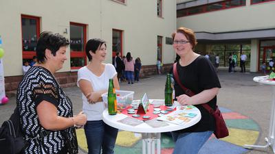 Das derzeitige Vorstandsteam des Schulfördervereins: (von links) Eva Mittelsdorf (erste Vorsitzende), Tanja Sorg (Beisitzerin) und Nicole Spissinger (Schatzmeisterin). Auf dem Foto fehlt Frank Beeren (Schriftführer).