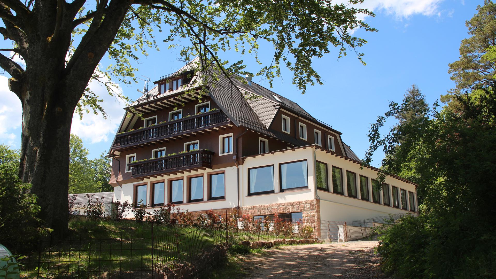 Noch kein Einlass: Die Immobilie zwischen Forbach und Baden-Baden wird seit mehreren Jahren saniert. Wann die Arbeiten abgeschlossen sind, ist fraglich.