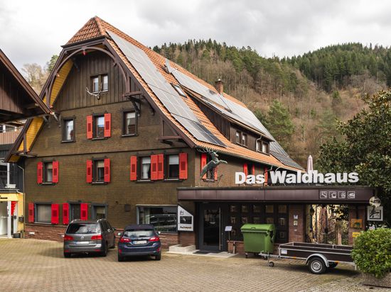 Fassade des Forbacher Restaurants Waldhaus.