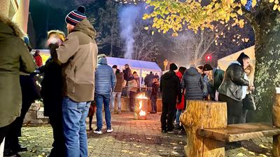 Klein aber fein: Der Weihnachtsmarkt in Herrenwies lockt viele Besucher in das idyllische Schwarzwald-Dorf. Nach dreijähriger Pause findet dieser Budenzauber zum 17. Mal statt. 