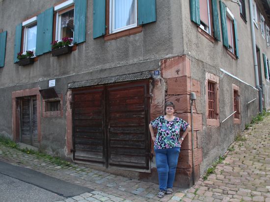 Verzweifelt: Manuela Schüttemeier leidet unter dem ständigem Lärmpegel ihres Hauses in Reichental. 
