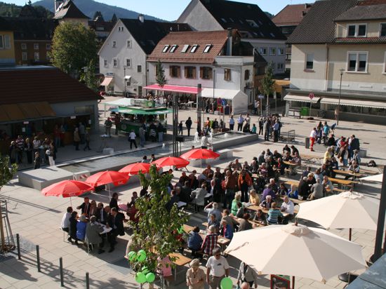 Einweihungsfeier: Der Salmenplatz wird im September vor zehn Jahren offiziell eröffnet.