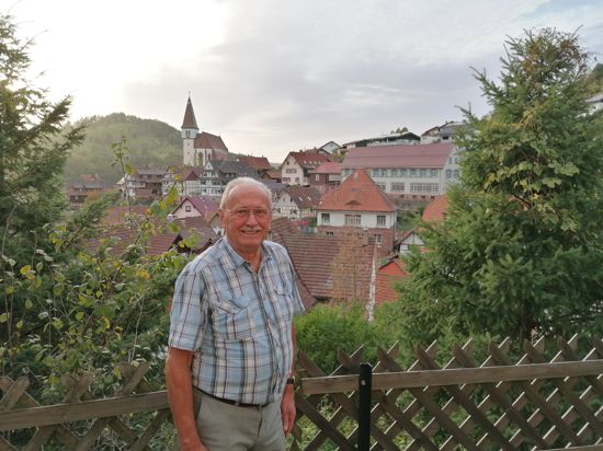 Edgar Sieb, im Hintergrund das idyllische Reichental.