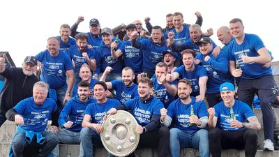 Überragender Meister der Bezirksliga: Der FC Obertsrot konnte bereits fünf Spieltage vor Saisonende den Titel und den erstmaligen Aufstieg in die Landesliga feiern.  