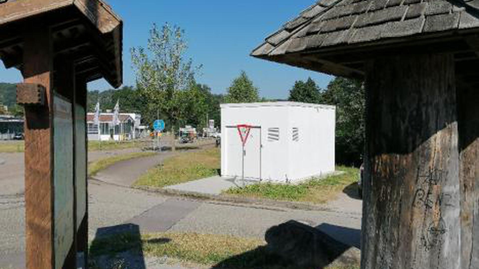 Das sogenannte Backbone-Netz des Landkreises Rastatt steht, jetzt geht es um die Versorgung der Privathäuser mit Glasfaseranschluss: Unser Bild zeigt das Point-of-Presence-Gebäude (Bildmitte) im Laufbachtal. 
